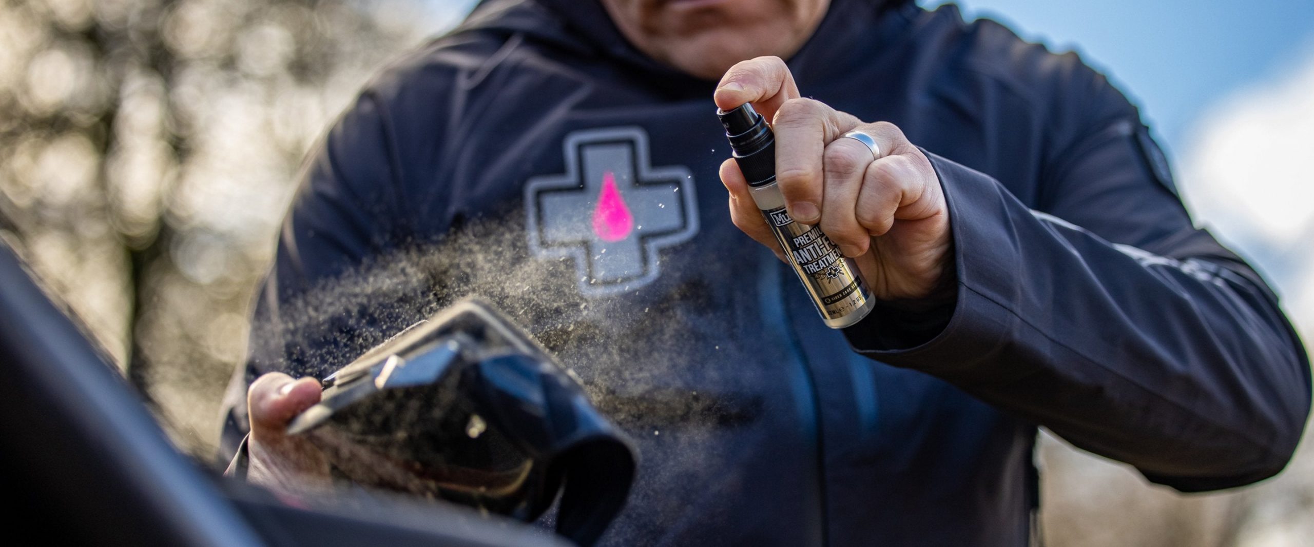 Anti-Fog-PDP-Full-width-lifestyle_1900x_crop_center@2x